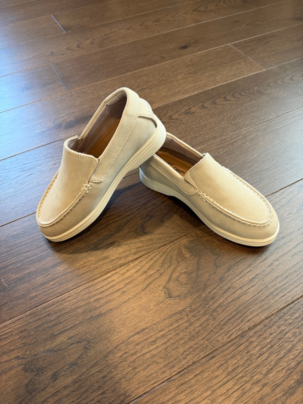 Dream Paris Boys Cream Slip on Loafer Size 11 - C39-058